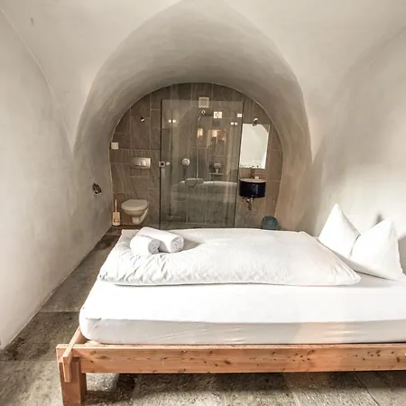 Weiss Kreuz Hotel 3*