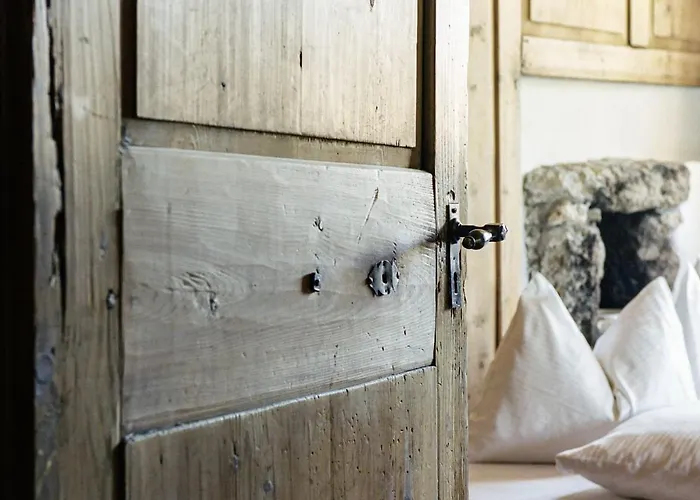 Weiss Kreuz Otel Splügen